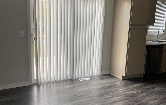 FREE RENT SPECIAL! 3 bedroom 3 bathroom Single-Family Home in Urbandale, IA