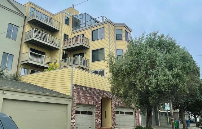 Eureka Valley / Dolores Hts. Luxury Condo w/Views, Deck, Parking – A MUST SEE!