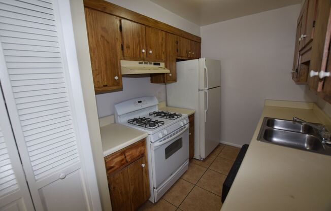 2 beds, 2 baths, $1,450, Unit ORANGE