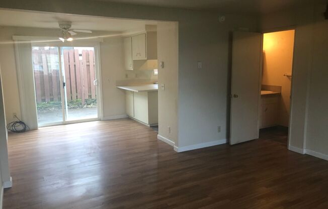 2 beds, 1.5 baths, 936 sqft, $1,400