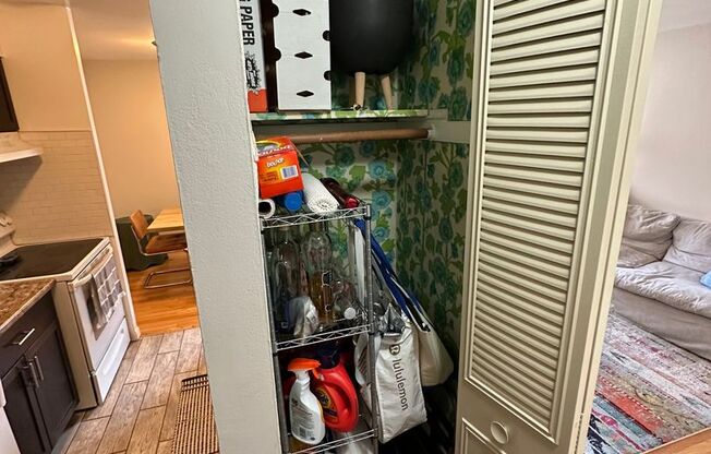 1 bed, 1 bath, $2,025, Unit 555