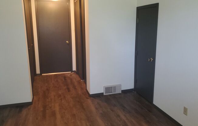 2 beds, 1 bath, 1,326 sqft, $900