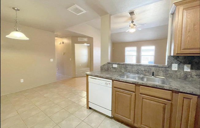 3 beds, 2 baths, 1,142 sqft, $1,425, Unit 9711