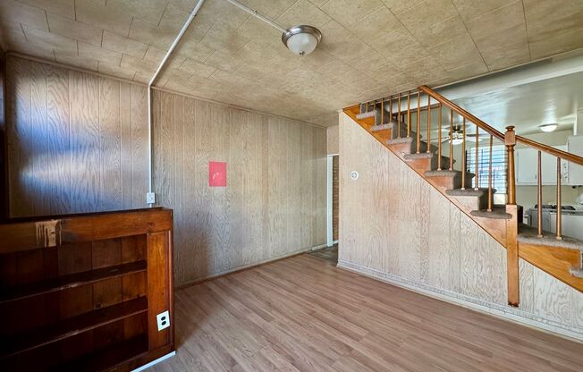 Charming 2 Bedroom/1 Bathroom Townhome in Ellwood Park–Monument neighborhood!