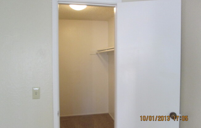 2 beds, 1 bath, 838 sqft, $1,595, Unit HL416