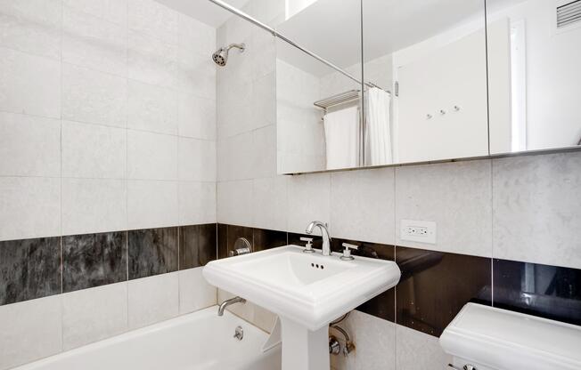 1 bed, 1 bath, $4,450, Unit 28A