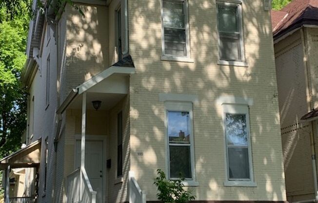 $1245 – 1 BR, 1 BA, Heat, HWF, 15 ft Ceilings- 1665 N Humboldt