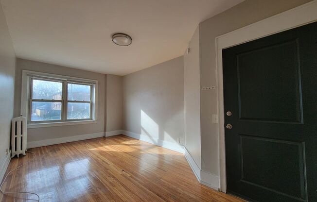 1 bed, 1 bath, $1,275, Unit D101