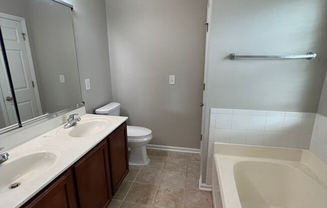 3 beds, 2.5 baths, $1,725, Unit Unit 101