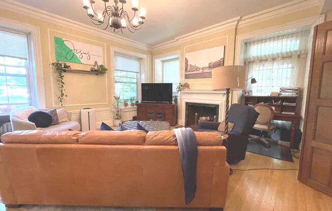 2 beds, 1 bath, $2,145, Unit 101