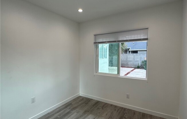 1 bed, 1 bath, 356 sqft, $1,950