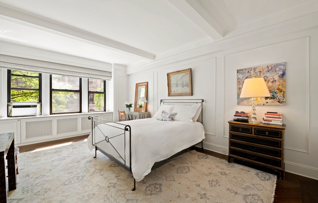 225 E 79 ST