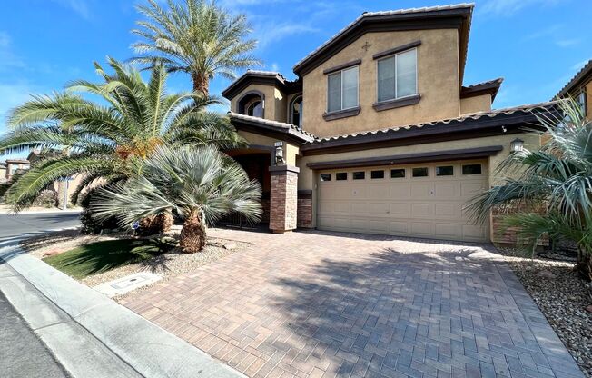 STUNNING 3BD/2.5BA HOME W/ TESLA SOLAR, POOL, SPA, & LOFT!!