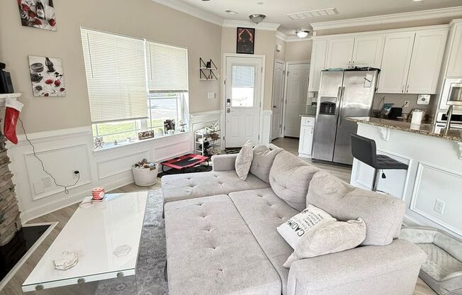 4 BED 2.5BA TOWNHOME