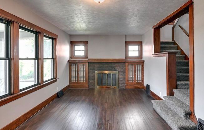 Beautiful & Spacious 3 Bedroom, 2 Bathroom Home in South Omaha – 1,872 Sq Ft