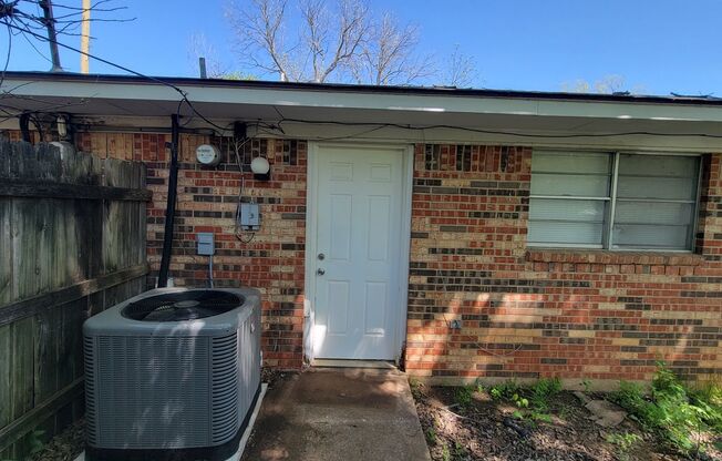 3 Bedroom 1 bath Duplex!