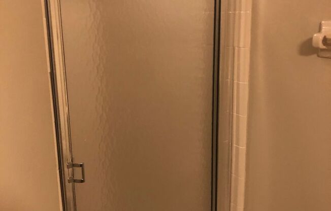 Spacious open floor plan 2/2 located in highly desirable Siesta Lago!