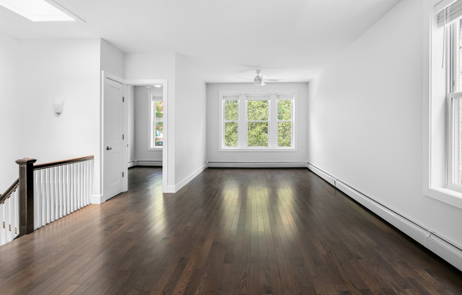 372 83 ST