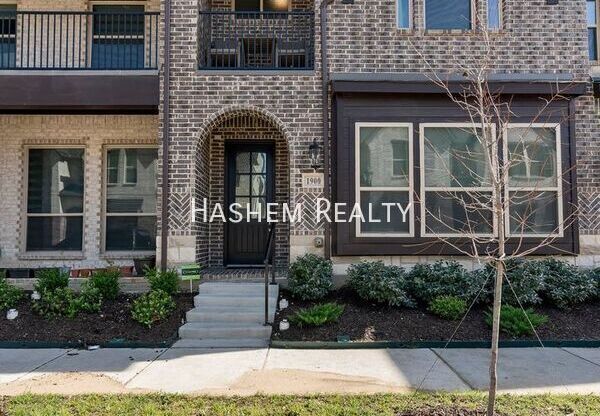 1900 MELINDA LN