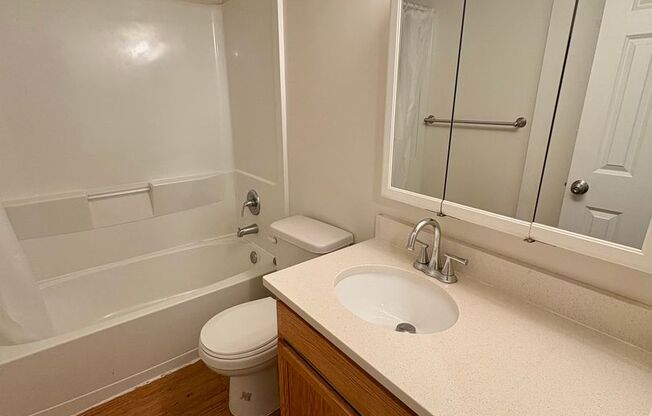 2 beds, 1 bath, 680 sqft, $875, Unit 1012A