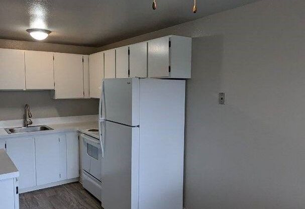 2 beds, 1 bath, , $1,695