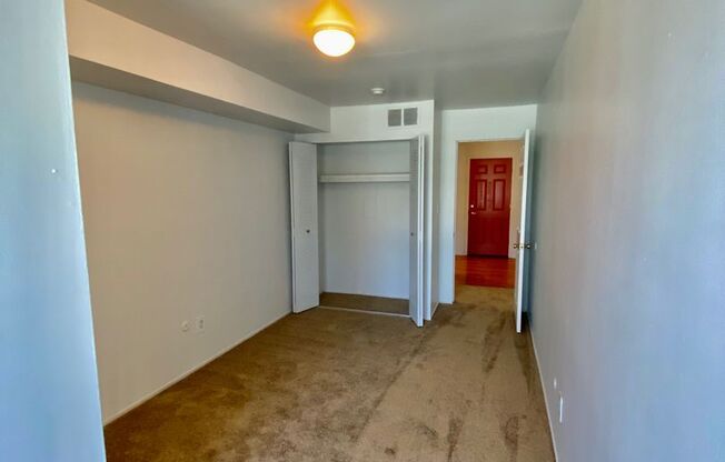 2 beds, 1 bath, 950 sqft, $1,295, Unit #211