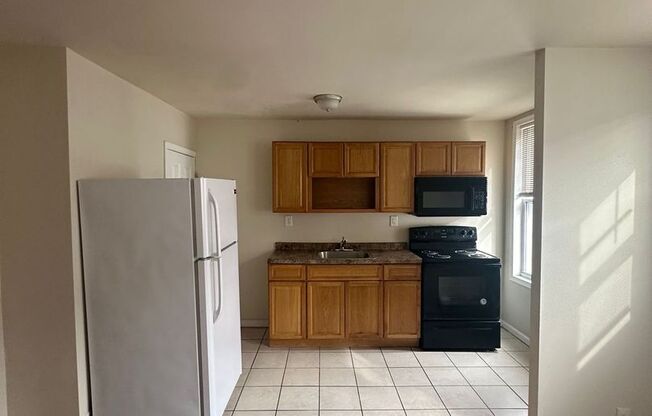 3 beds, 1 bath, $1,320