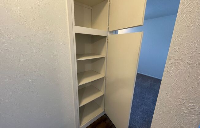 2 beds, 1 bath, 700 sqft, $1,375, Unit 01A