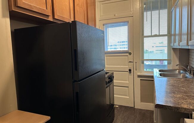 1 bed, 1 bath, 650 sqft, $850, Unit 509 S 18th St-4