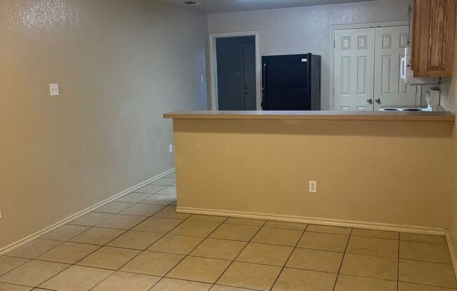 3 beds, 2 baths, $1,525