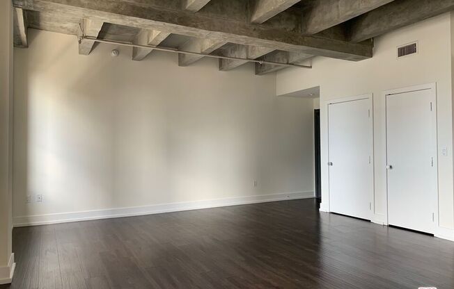 1 bed, 1.5 baths, 902 sqft, $3,011, Unit 1214