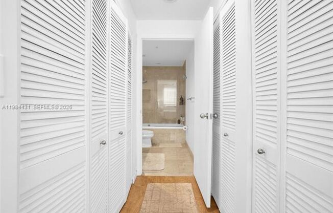1 bed, 2 baths, 878 sqft, $3,500, Unit 801 Brickell Key Blvd # 907