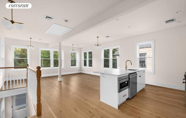 409 E 4 ST