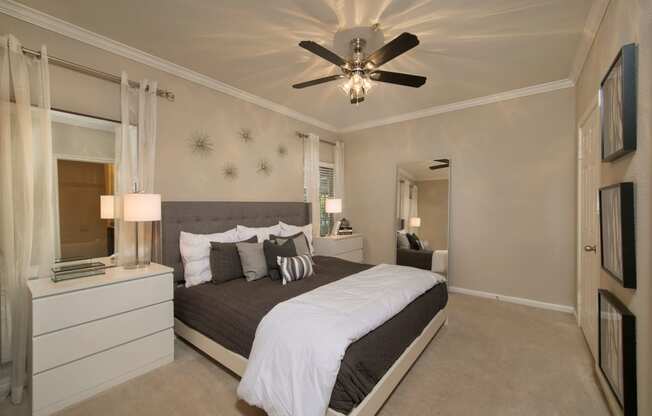 Spacious bedroom in apartments for rent near the Medical Center