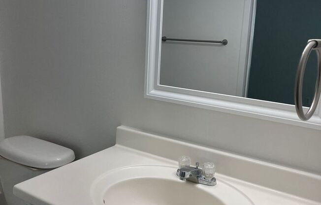 2 beds, 1 bath, $775, Unit P-G7