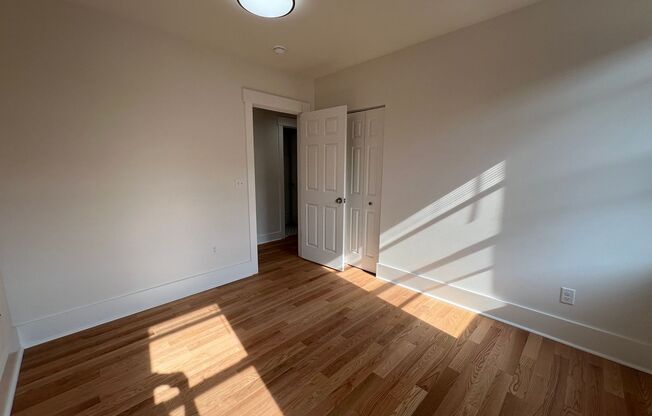 2 beds, 1 bath, 750 sqft, $2,099, Unit 5637 Hobart St. #34