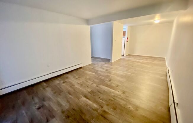 2 beds, 1 bath, 1,000 sqft, $1,295, Unit 302