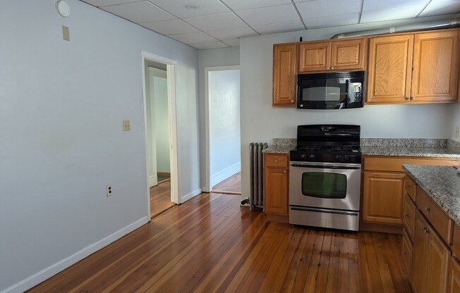 3 beds, 1 bath, 982 sqft, $2,700, Unit 3