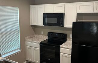 2 beds, 1 bath, 807 sqft, $825