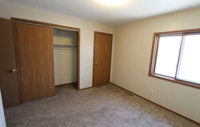 3 beds, 1.5 baths, 1,050 sqft, $1,395, Unit B-4