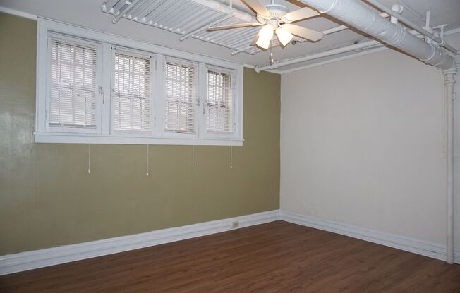 23  -  1525 LaSalle