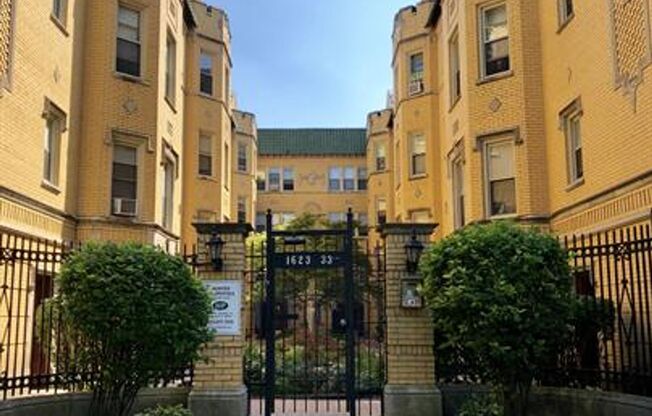 1623-33 W. Lunt