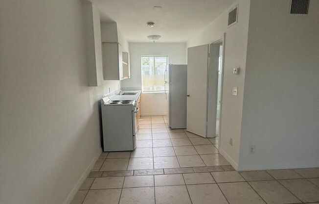 Studio, 1 bath, 306 sqft, $1,320, Unit 660-9