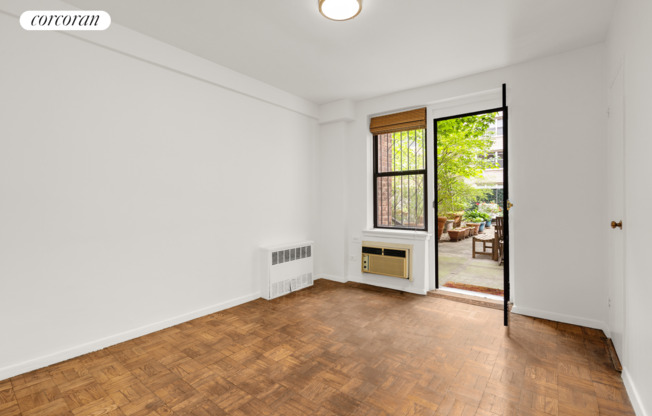 211 E 18 ST