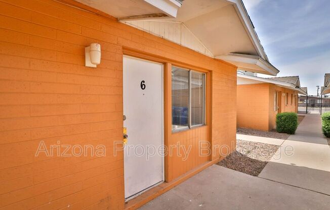 1702 W VOGEL AVE