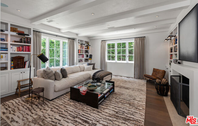 1319 Amalfi Dr