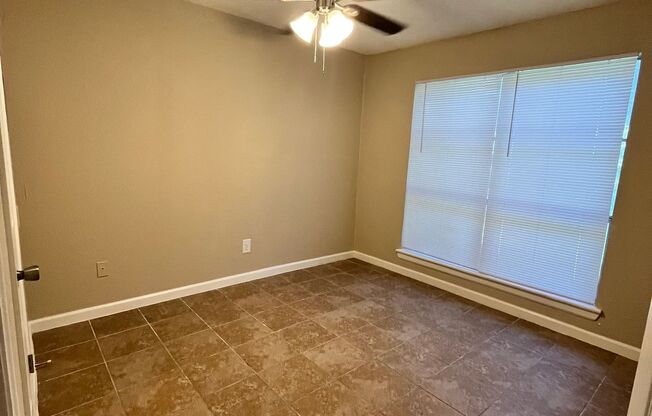 3 beds, 2 baths, 1,056 sqft, $1,940, Unit 1088