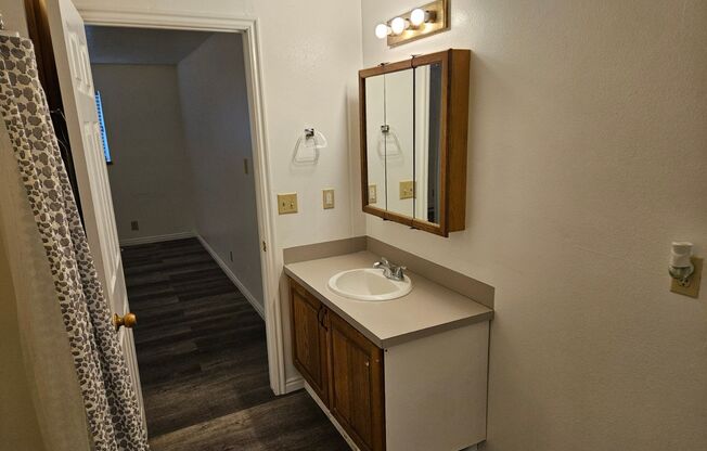 2 beds, 1 bath, $1,325, Unit 835