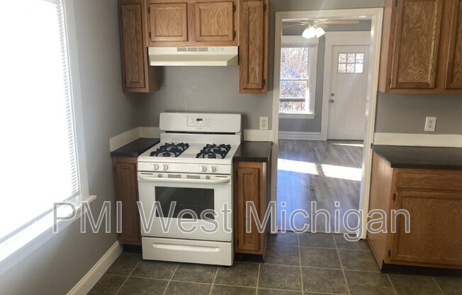 1530 QUARRY AVE NW