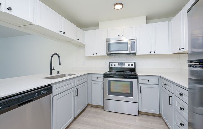 2 beds, 2 baths, 815 sqft, $2,350, Unit 2-101
